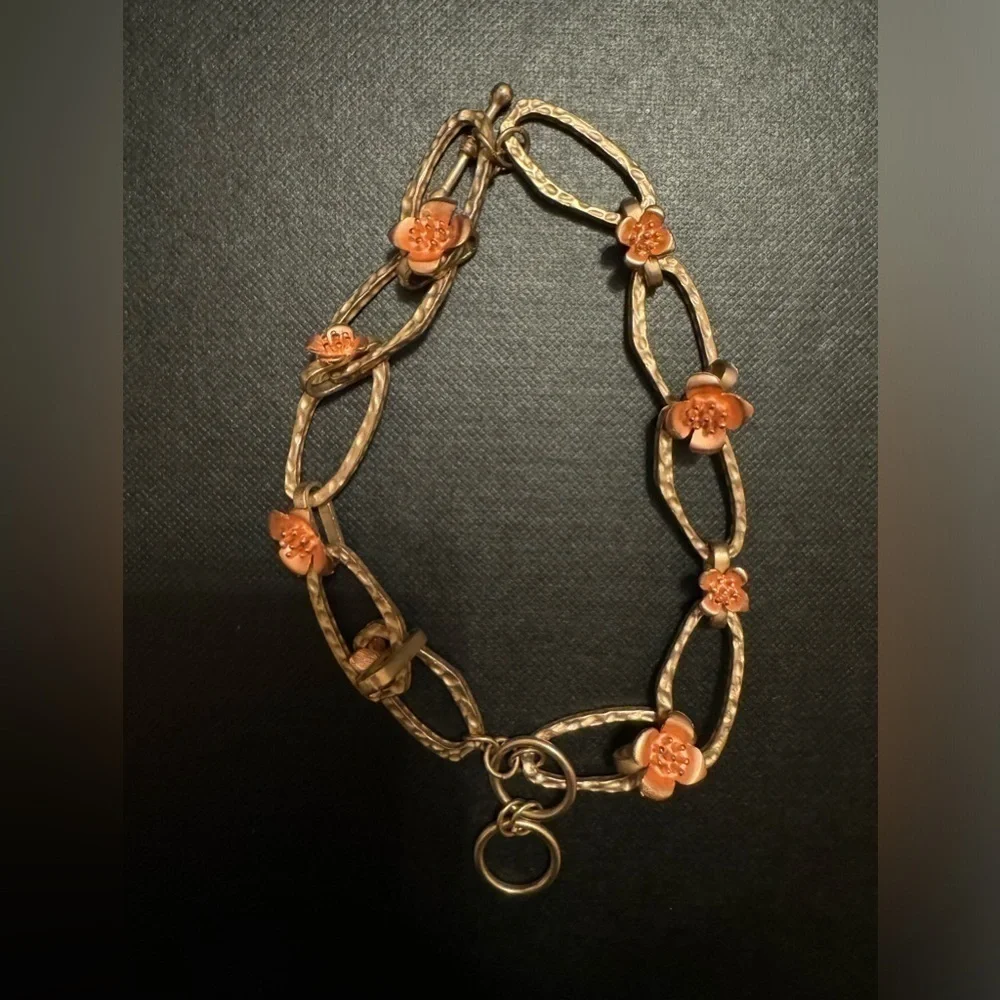 Gold tone and‎ pink rose choker costume necklace